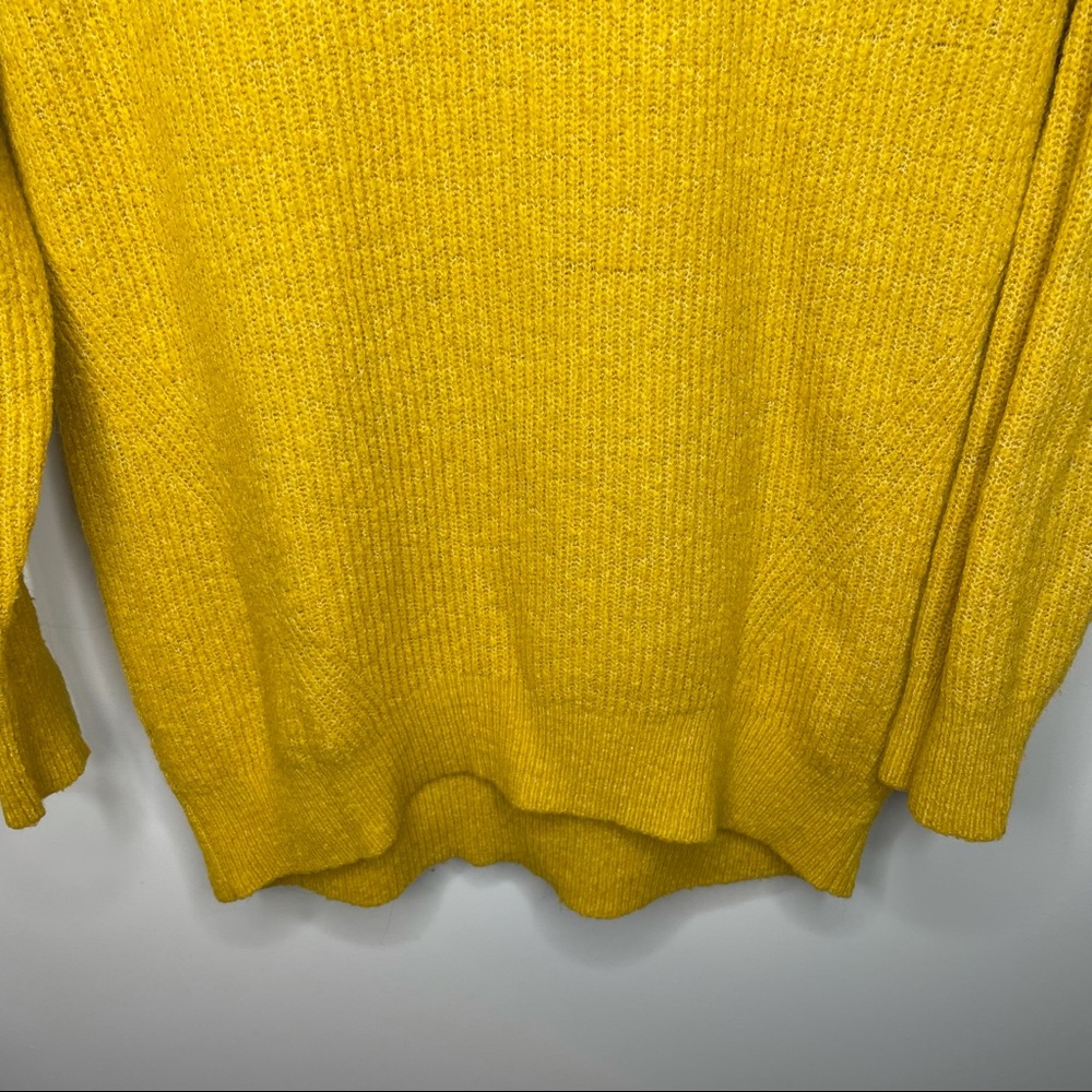 Express Sweater - Picture 7 of 8